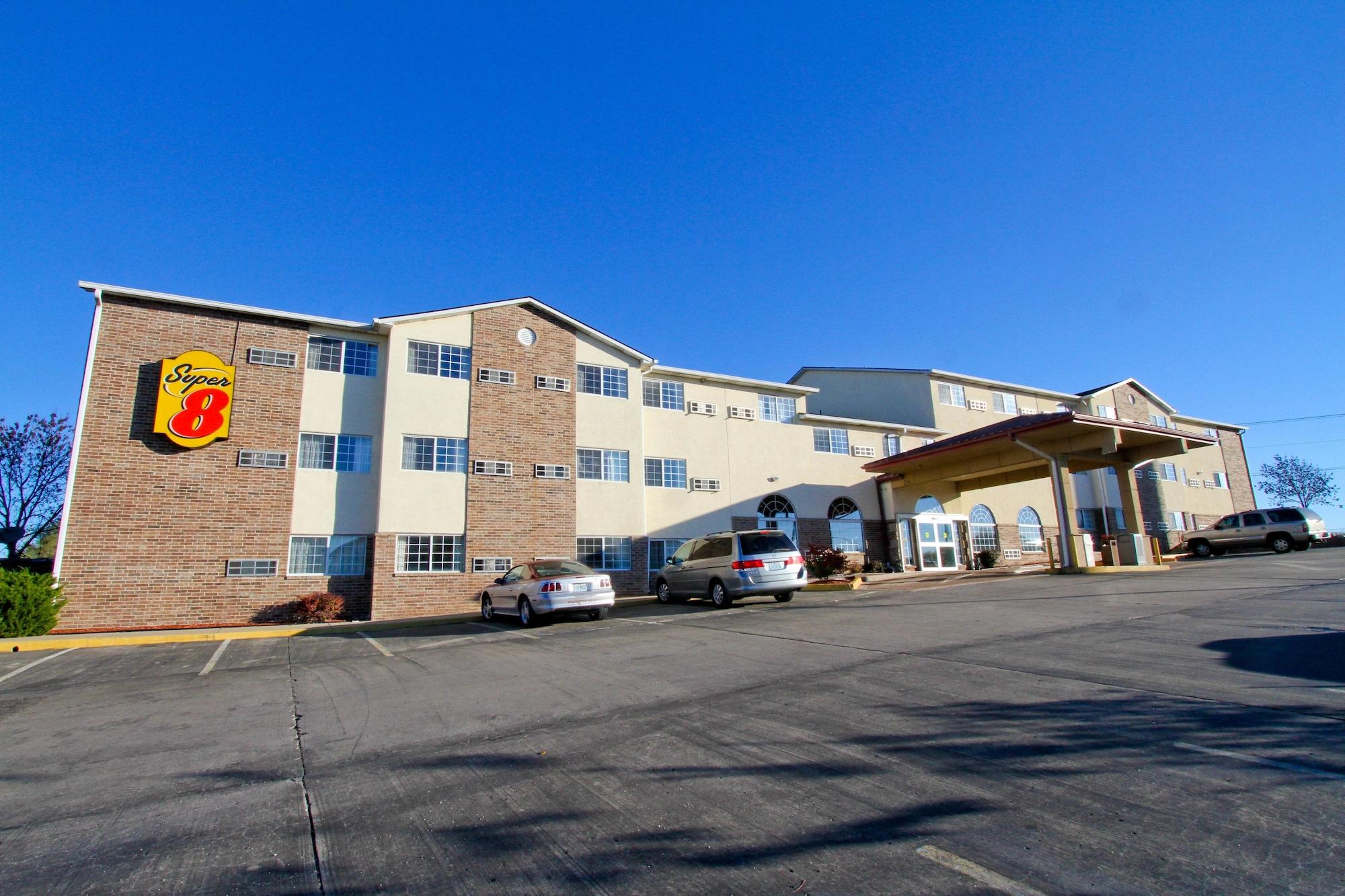 Super 8 By Wyndham Kansas City Zewnętrze zdjęcie