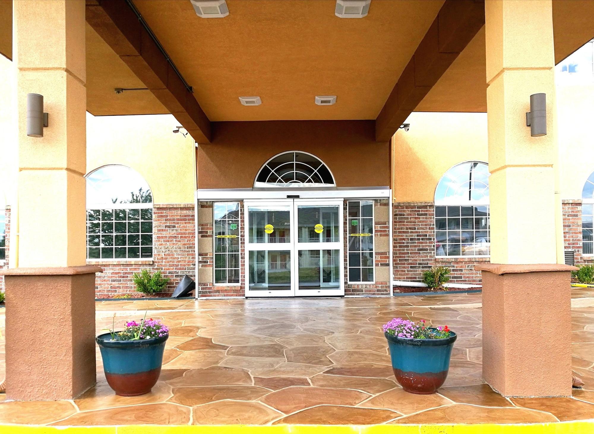 Super 8 By Wyndham Kansas City Zewnętrze zdjęcie