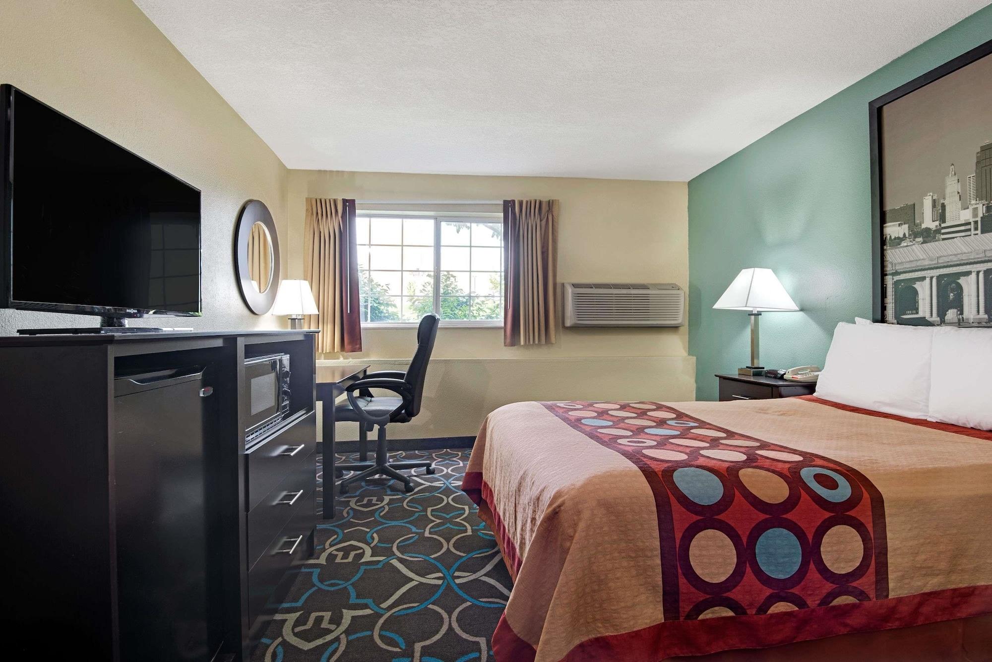 Super 8 By Wyndham Kansas City Zewnętrze zdjęcie