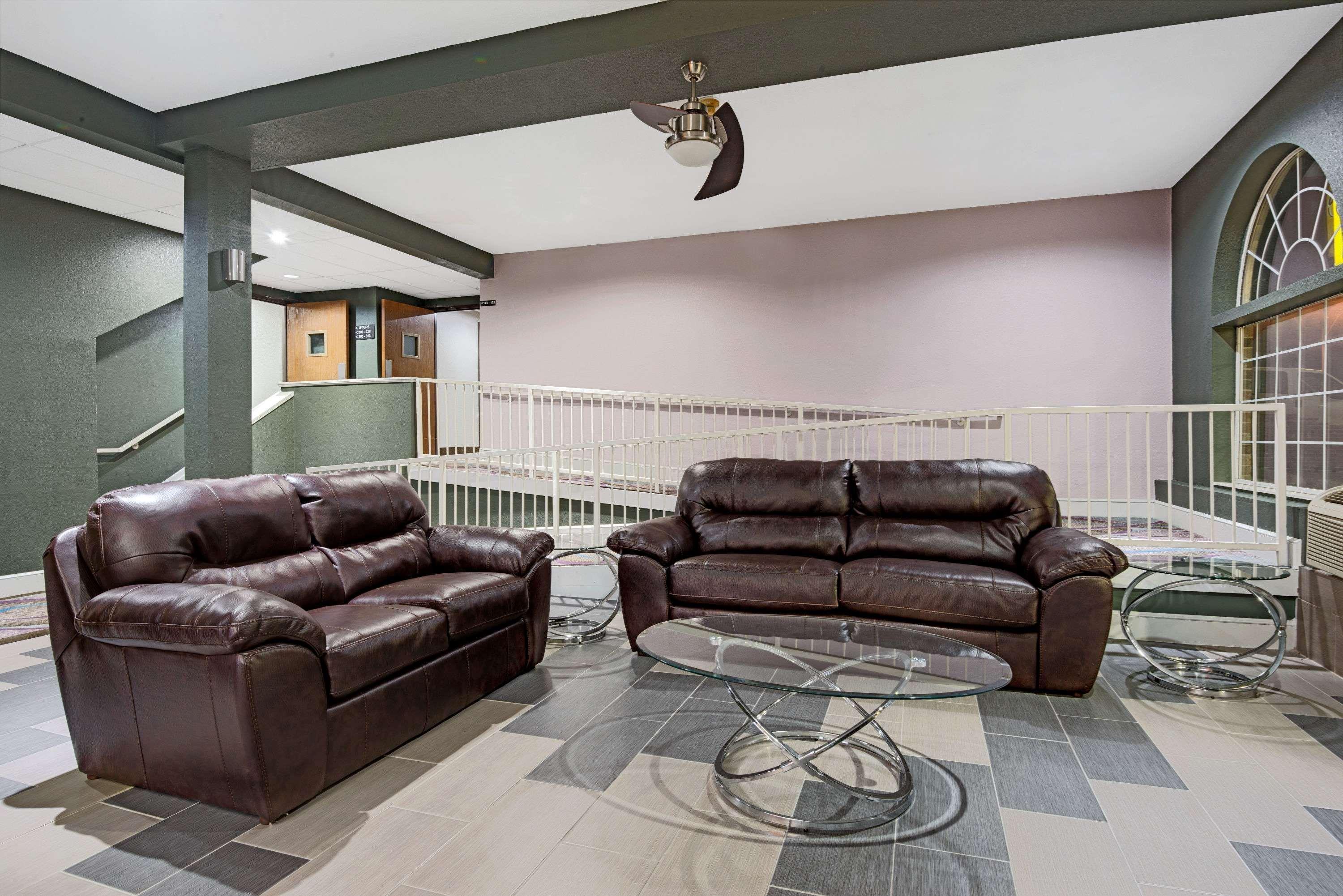 Super 8 By Wyndham Kansas City Zewnętrze zdjęcie