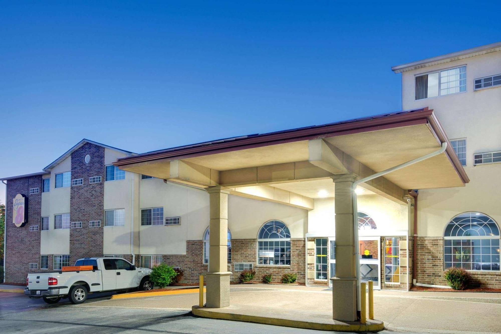 Super 8 By Wyndham Kansas City Zewnętrze zdjęcie