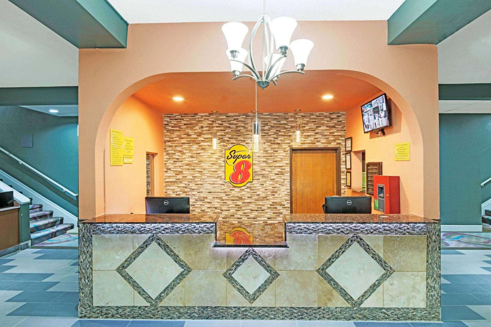 Super 8 By Wyndham Kansas City Zewnętrze zdjęcie