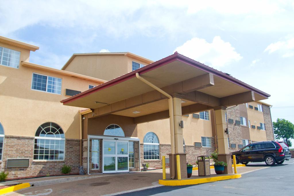 Super 8 By Wyndham Kansas City Zewnętrze zdjęcie