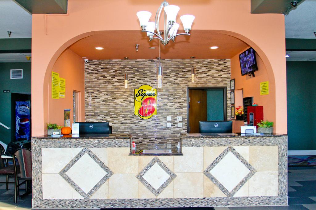 Super 8 By Wyndham Kansas City Zewnętrze zdjęcie