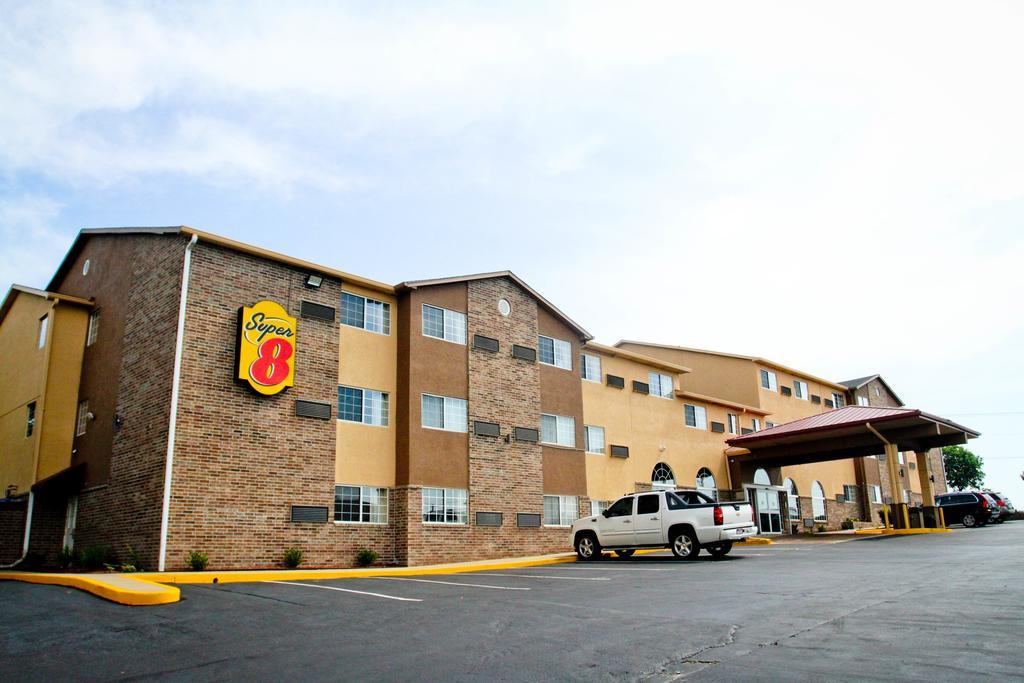 Super 8 By Wyndham Kansas City Zewnętrze zdjęcie