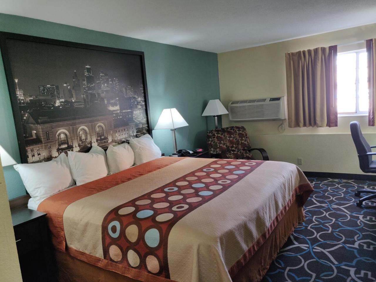 Super 8 By Wyndham Kansas City Zewnętrze zdjęcie