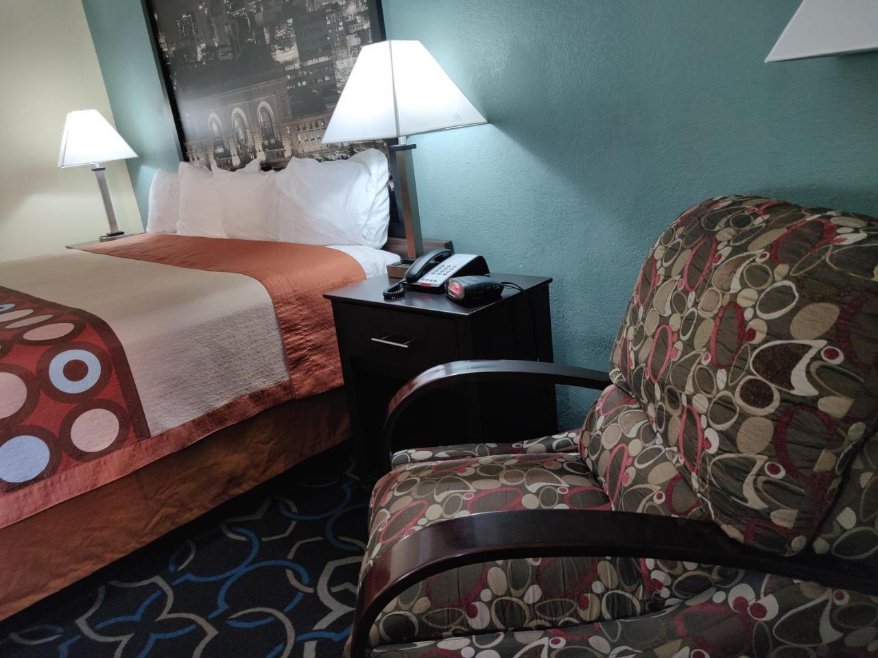 Super 8 By Wyndham Kansas City Zewnętrze zdjęcie