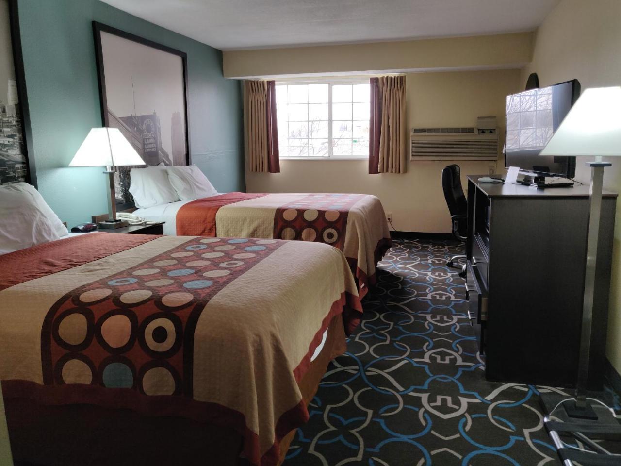 Super 8 By Wyndham Kansas City Zewnętrze zdjęcie